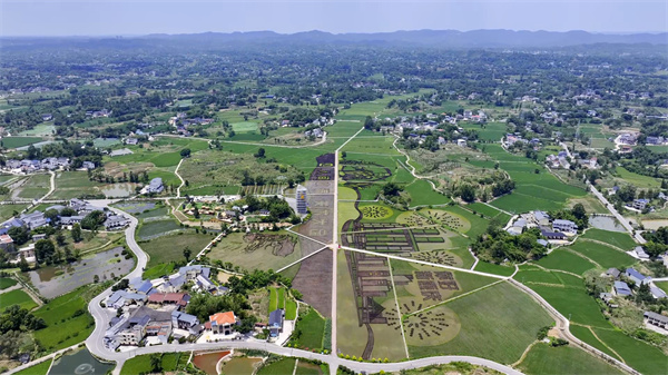 鳥瞰隆平五彩田園。大足區融媒體中心供圖