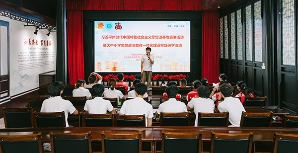 宣講團成員分享紅色故事。重慶電力高等?？茖W校供圖