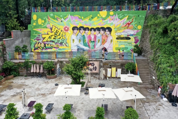 5書屋周邊的時代少年團巨幅涂鴉。受訪者供圖