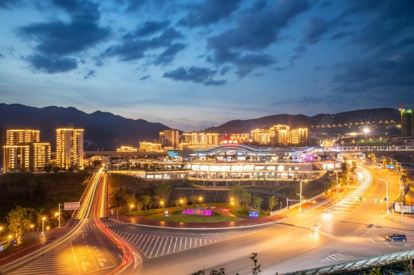 黃石高鐵新城夜景。云陽縣委改革辦供圖