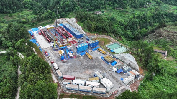 用水權交易助推中石化綦陸頁1井勘探工程壓裂施工。周禹攝