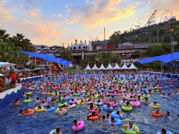 傍晚時分的水上樂園。景區供圖