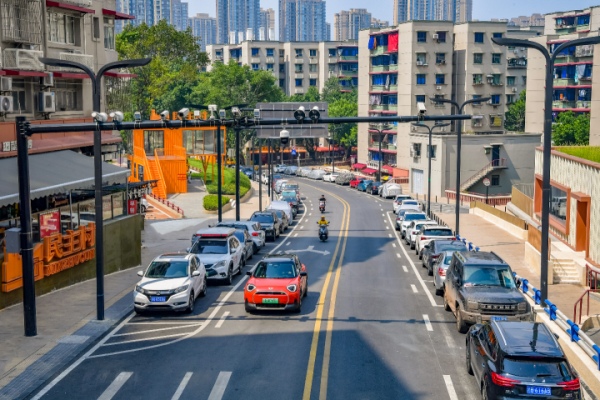 改造提升后的團結路。曹鳴鷗攝
