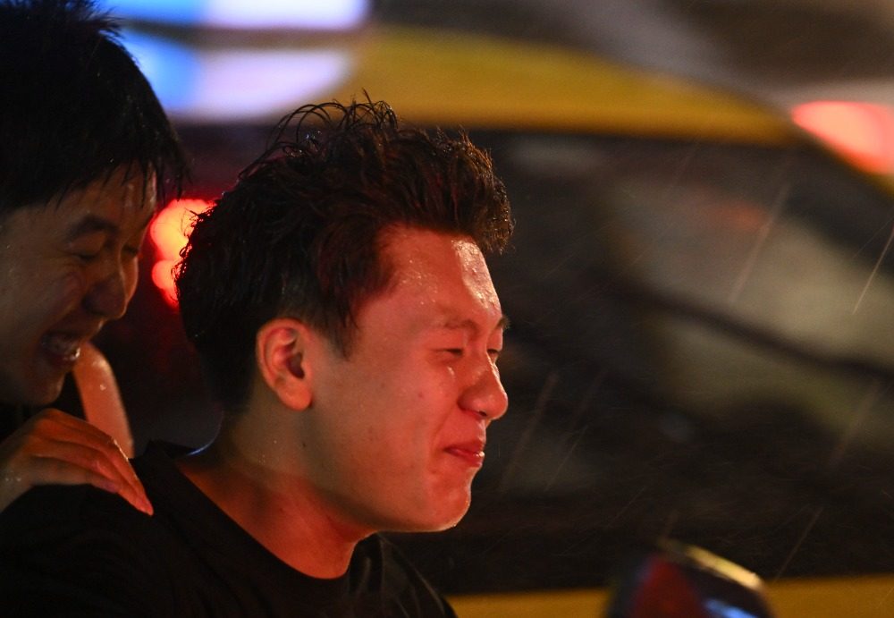 8月6日晚，南岸區水云路，市民在雨中騎行。記者 謝智強 攝