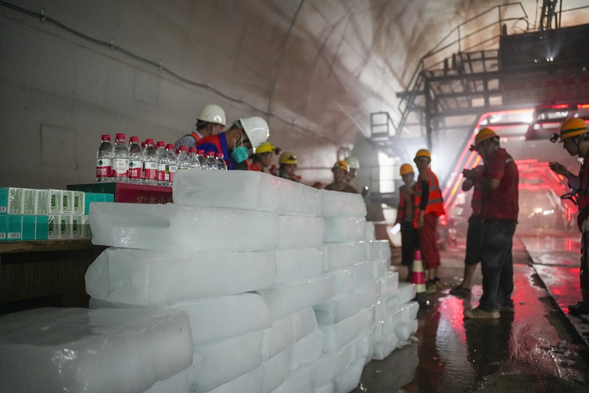高溫“烤”驗隧道施工 物理降溫“冰”力全開【3】