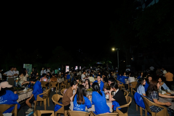 萬人開啟漫灘路上吃巫溪烤魚盛宴。受訪者供圖