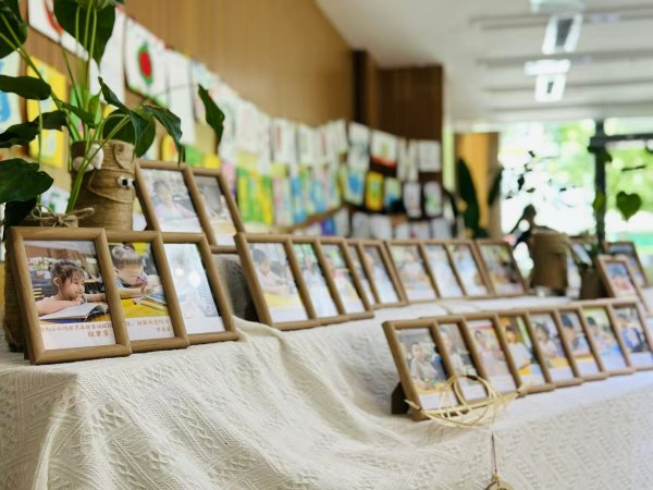 孩子們的暑期生活被珍藏留念。任峰攝