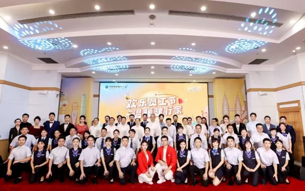 網點員工節活動現場。建行重慶市分行供圖