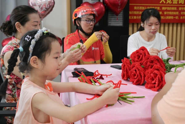 “巧手生花”環節。吳瑕鈺美攝