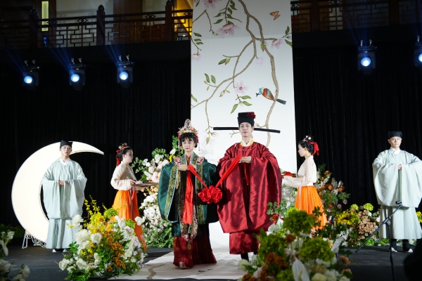 往屆七夕河燈旅游文化節表演。榮昌區委宣傳部供圖