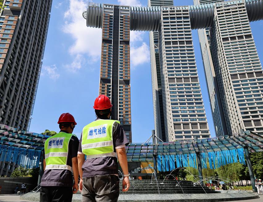 “紅巖燃小兵”順利完成渝中區來福士廣場燃氣險情處置。重慶燃氣集團供圖