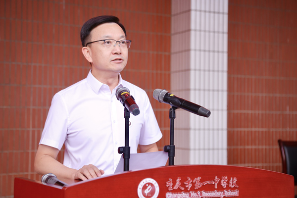 重慶一中校長毛明山。唐文蕤攝