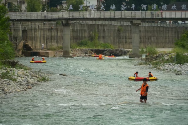 五里坡大峽谷漂流。平河鄉供圖