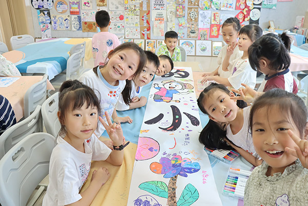 孩子們參與主題創作活動。云錦小學供圖