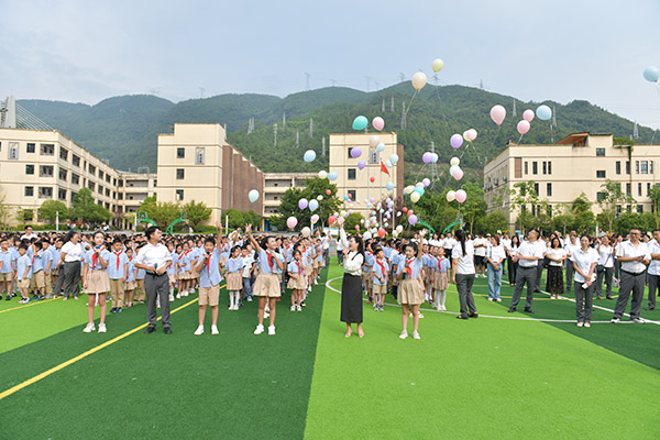 開學典禮現場。武隆區鳳溪小學供圖