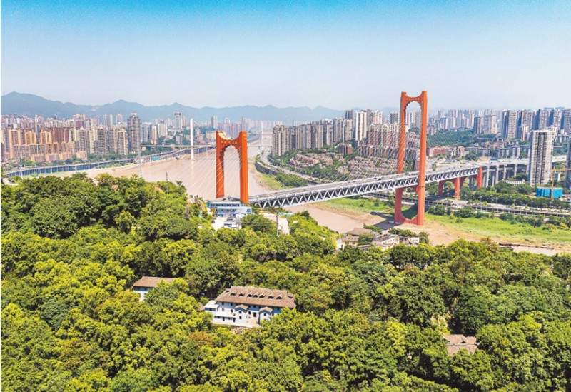 2025年7月15日，中共中央南方局暨八路軍駐重慶辦事處舊址掩映在翠綠中。記者 尹詩語 攝/視覺重慶