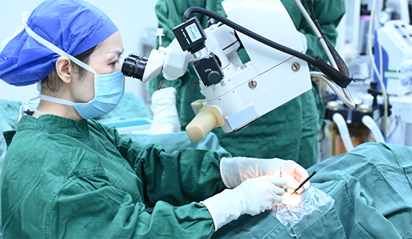 手術現場。重慶南坪愛爾眼科醫院供圖
