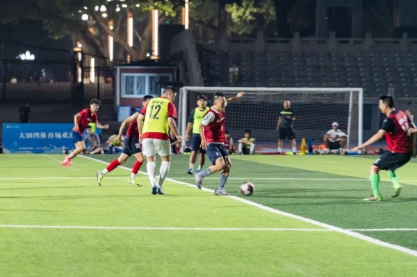 隊員在分組對抗。渝中區融媒體中心供圖