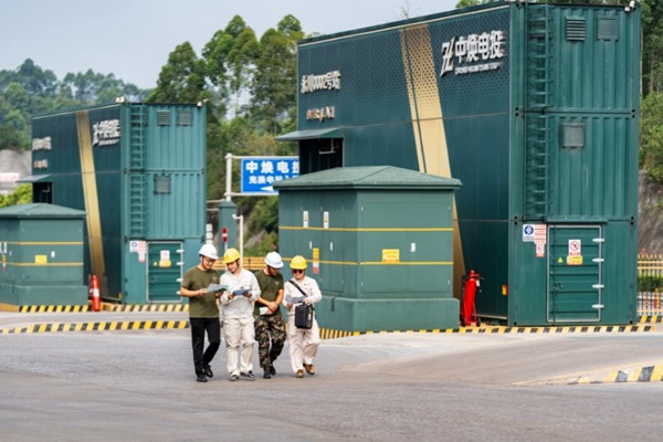 電力人員收集用電需求。國網重慶永川供電公司供圖