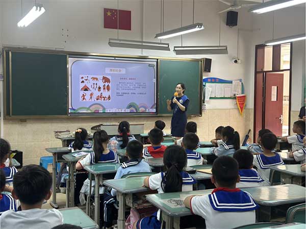 金融安全知識進校園。恒豐銀行重慶分行供圖