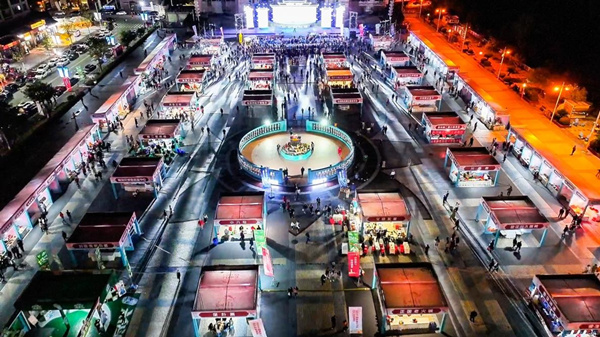 往屆萬州烤魚消費季現場。萬州區商務委員會供圖