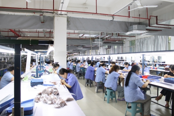 敏城電子生產車間。萬州區委宣傳部供圖