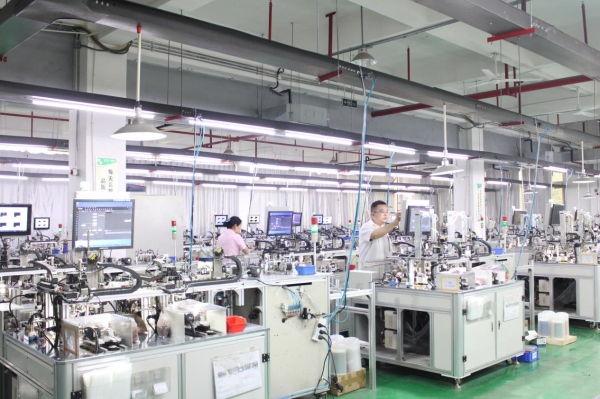 敏城電子生產車間。萬州區委宣傳部供圖