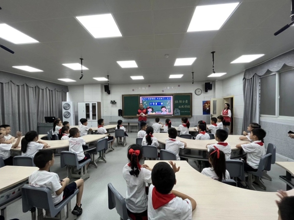 “垃圾分類進課堂”主題教育課現場。謝家灣街道供圖