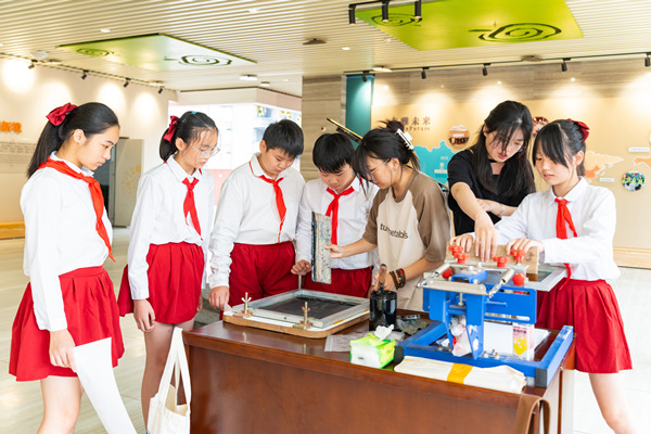 版畫互動體驗。羅云希攝