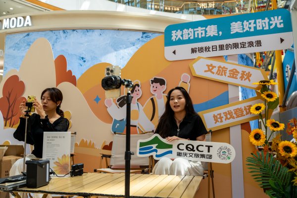 網絡直播。黃建樺攝