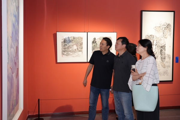 市民觀展。渝北區文化旅游委供圖