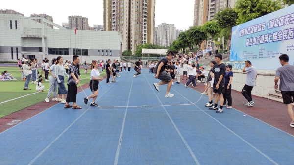 跳繩比賽。龍山街道供圖