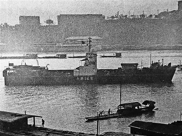 “人民28號”登陸艇的老照片。（受訪者供圖）