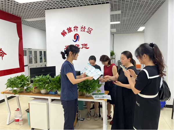 金融知識進社區。恒豐銀行重慶分行供圖