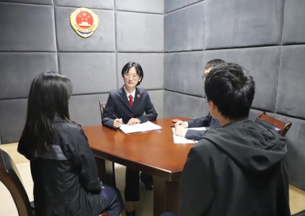 工作中的孫文靜。九龍坡區融媒體中心供圖