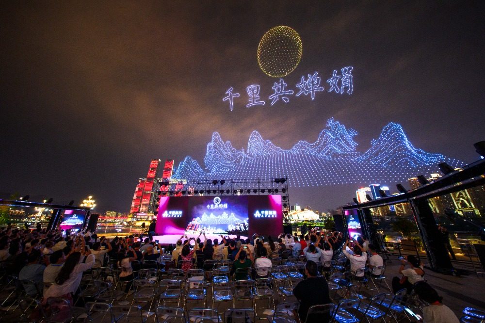 2025年9月28日，重慶市規劃展覽館，精彩的無人機表演。記者 李雨恒 攝