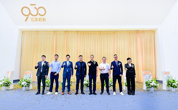 江岸天街開業現場。龍湖商業供圖