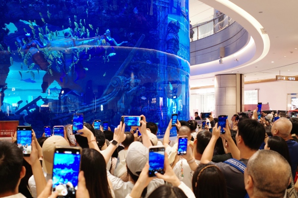 精彩的美人魚表演。江北區融媒體中心供圖