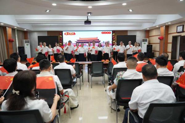 慶?；顒蝇F場。張礴攝