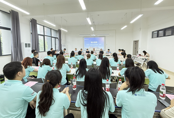 新生見面會現場。晏紅霞攝