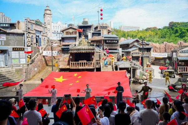 千人共唱《歌唱祖國》。景區供圖