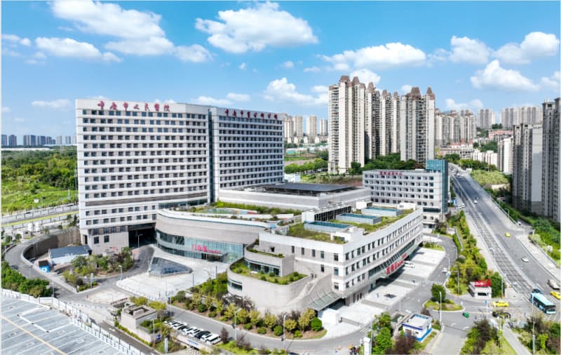 重慶市人民醫院（重慶大學附屬人民醫院）院本部。??