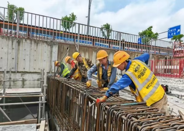 建設者們在施工一線堅守崗位。中鐵二十三局供圖