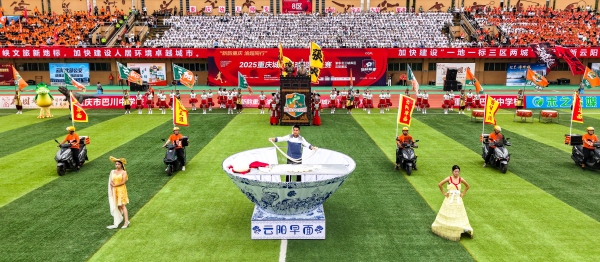 文藝演出節目歌舞《早面飛歌》。譚啟云攝