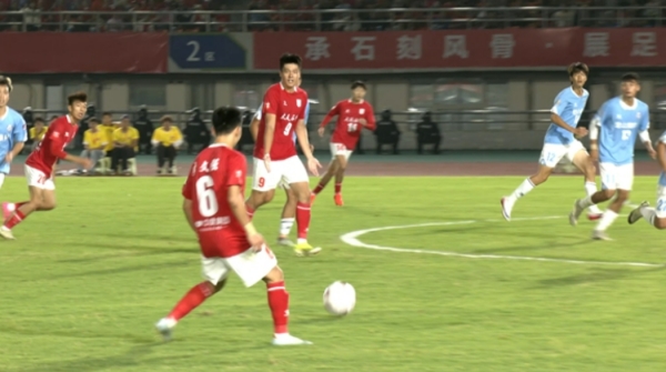 雙方球員激烈拼搶。大足區委宣傳部供圖
