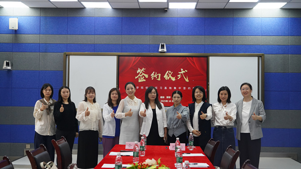 校企簽約現場。薛景文攝