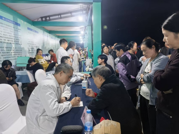 義診現場。任峰攝