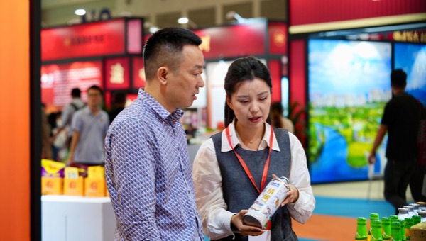 重啤新品吸引消費者。重啤供圖