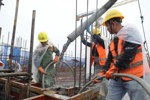 重慶龍興安置房三期項目主體結構施工現場。中建六局供圖