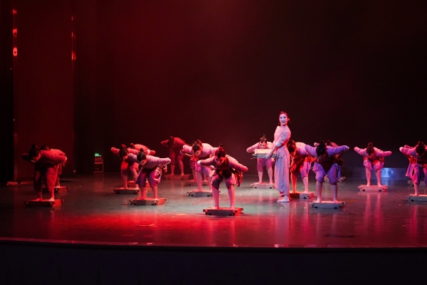 《酒曲踩出幸福謠》演出現場。渝北區文化旅游委供圖